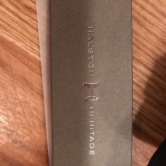 Black Hand Bag - Picture 3 of 4